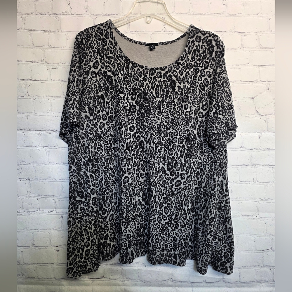 Torrid / Black and Gray Leopard Print Short Sleeve Top